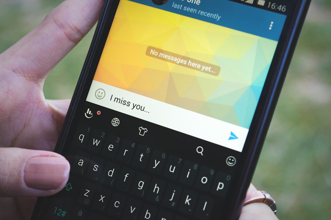 The Texting Habit That's Quietly Ruining Your Relationship